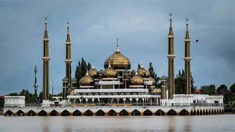 Crystal Mosque: Malaysia's Most Spectacular Place of Worship