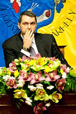 2 éve lázár jános kormánybiztosként felel a mezőhegyesi nemzeti ménesbirtok és tangazdaság zártkörűen működő részvénytársaság által ellátott állami feladatok. Lázár János az utolsó pillanatig ragaszkodik ...