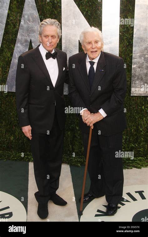 Michael Douglas Y Kirk Douglas 2012 Vanity Fair Oscar Party En Sunset