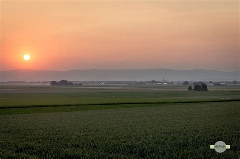 Weitere ideen zu sommersonnenwende, kunstproduktion, sonnenkunst. Sommersonnenwende - Der Gäuboden in Niederbayern am Morgen ...
