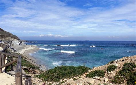The outlet said 300 moroccans left the spanish city in buses, but there were still 200 more stuck in ceuta. Playa de Calamocarro (Ceuta, Spanien) - omdömen