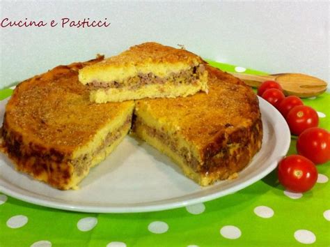 La carne macinata o carne tritata (comunemente detta anche macinato, in alcune zone d'italia impropriamente carne trita) è carne sminuzzata in maniera più o meno fine. Torta di patate e carne macinata | Idee alimentari, Cibo e ...
