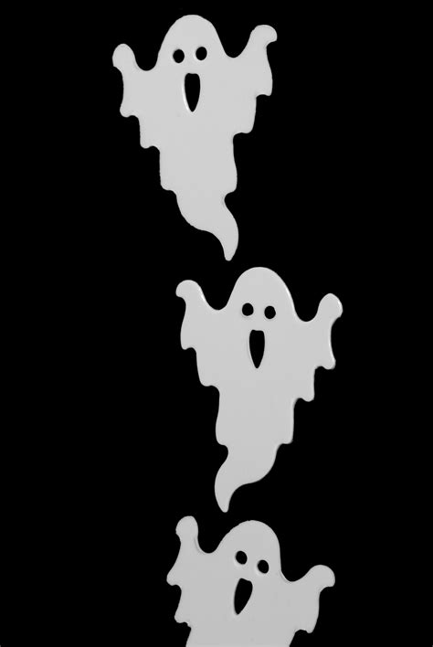 Image Of Vertical Ghosts Creepyhalloweenimages