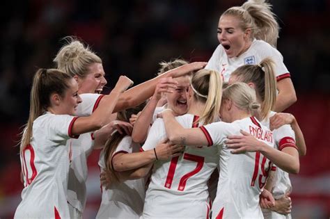 england wins its first ever major women s championship in euro 2022 win over germany ryan babel
