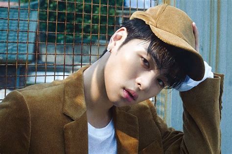 He appeared on the 2013 mnet reality survival programme win: Junhoe de iKON se disculpa por una publicación en ...