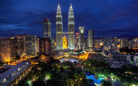 There's incredible street food throughout the city, the restaurants here are wonderful, the architecture beautiful, and the people very friendly. Kuala Lumpur HD Wallpapers