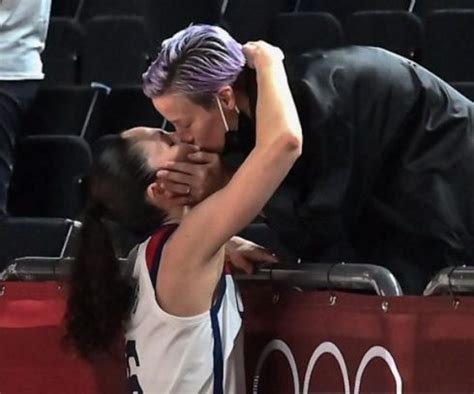 Sue Bird Kissed fiancée Megan Rapinoe to celebrate her gold medal on