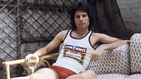 Freddie Mercury Dans Lintimité De Licône En 18 Clichés Rares
