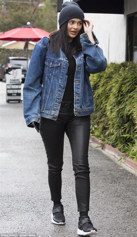Kylie Jenner Steps Out In La Rain In Casual Looking Clothes Daily