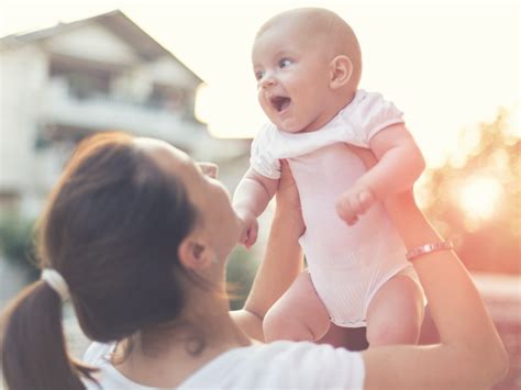 8 maneiras de lidar com o seu bebé de alta necessidade Following