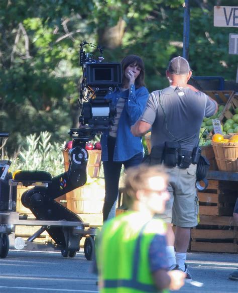 Julia Roberts Filming Homecoming 12 Gotceleb
