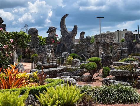 The Strangest Roadside Attractions In Florida You Cant Help But See