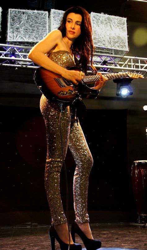 Women Of Rock Female Guitarist Female Musicians Guitar Girl