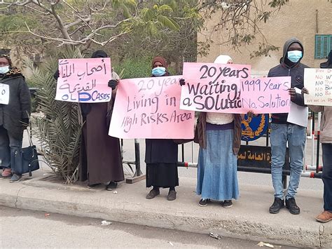 تحت شعار لاجئين بلا حلول، وقفة إحتجاجية من أصحاب الملفات القديمة أمام مكتب مفوضية الأمم