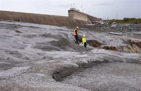 Fileoroville Dam Concrete Reinforcement Of Emergency Spillway