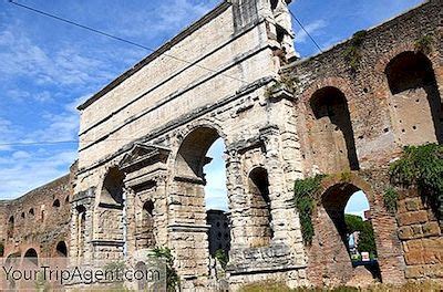 Seni bina rom purba mengguna pakai bahasa luaran seni bina yunani klasik untuk tujuan orang rom kuno, tetapi berbeza dengan bangunan yunani, menjadi gaya seni bina yang baru. Sejarah Singkat Tembok Kota Roma - 2020