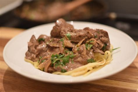 Chakalaka pasta and chicken livers ingredients: Chicken liver pasta - creamy white sauce with soft and ...