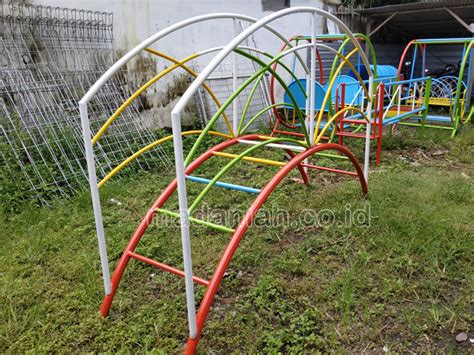 Ayunan ban bekas dapat menimbulkan cedera terhadap mereka yang duduk di atasnya maupun yang mendorongnya. Jual Harga Murah Toko Mainan Ayunan Anak TK PAUD Manggarai