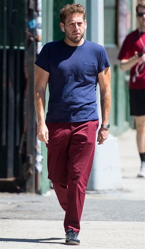 Contact jonah hill on messenger. Jonah Hill Walks Through NYC in Muscle-Baring T-Shirt ...