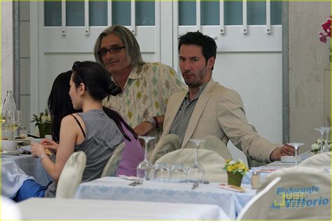 Full Sized Photo Of Keanu Reeves China Chow 10 Photo 1208311 Just Jared