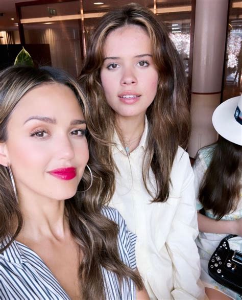 Jessica Alba And Her 15 Year Old Daughter Looked Like Twins In Rare Red