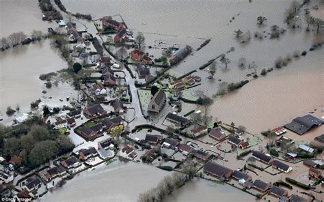 uk weather shocking aerial images show wide scale flooding of thames commuter belt homes
