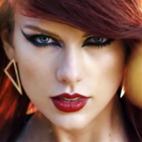 Taylor Swift Makeup Black Eyeshadow And Red Lipstick Steal Her Style