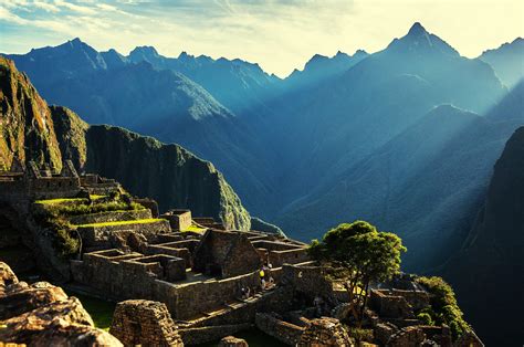 Machu picchu is the site of an ancient inca city, high in the andes of peru. Guide to Machu Picchu: Mysterious Beginnings and Modern-day