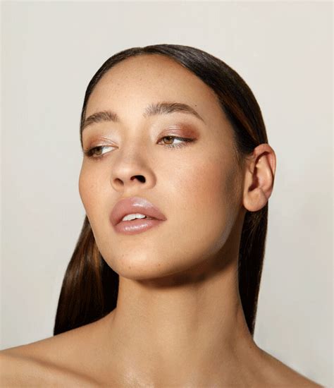 How To Create A Glossy Makeup Look That Lasts All Day Clean Beauty