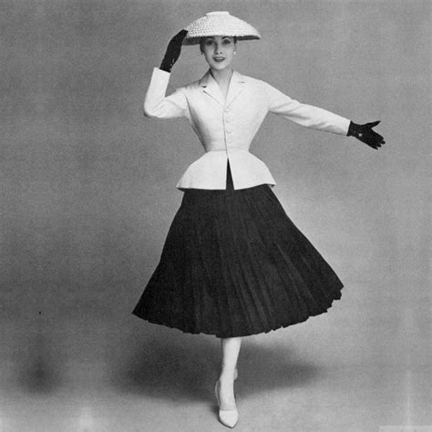 Em 1947 Christian Dior Apresentou Sua Primeira Coleção Batizada De