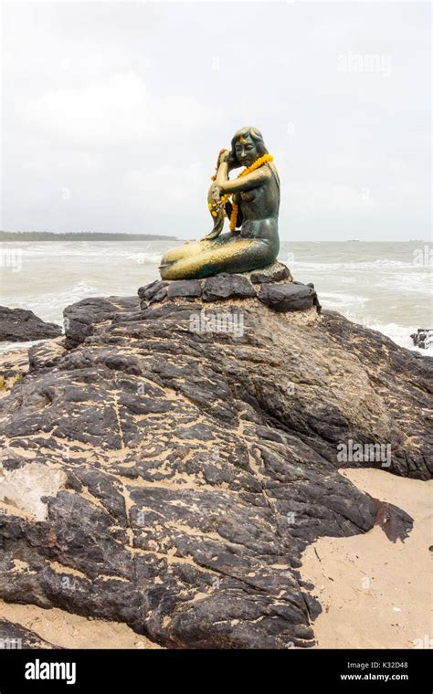 Golden Mermaid Statue Samila Beach Songkhla Thailand Stock Photo Alamy