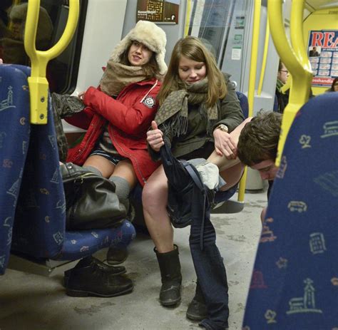 Spa Aktionstag Nackte Beine In Der Metro Bilder Fotos Welt