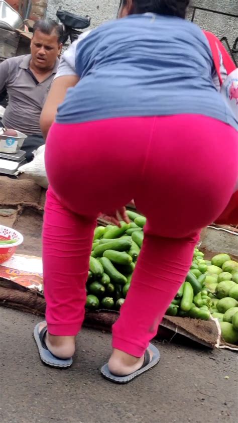 Tight Panty Big Ass In Showing Aunty Market