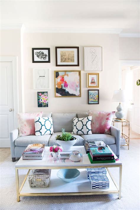When your living room space is small, these hacks will do the trick! 20 Best Small Apartment Living Room Decor and Design Ideas ...