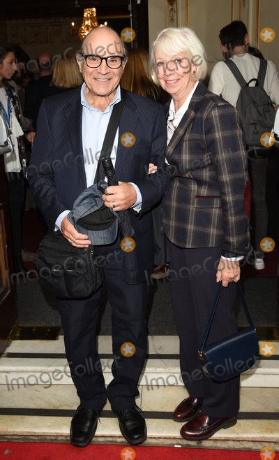Ontdek de perfecte stockfoto's over sheila ferris en redactionele nieuwsbeelden van getty images kies uit premium sheila ferris blader door de 89 sheila ferris beschikbare stockfoto's en beelden. Photos and Pictures - London, UK. David Suchet, Sheila Ferris at Bitter Wheat press night held ...