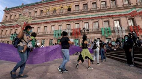 Muere Jovencita Golpeada Por Policías En Marcha Feminista La Opción