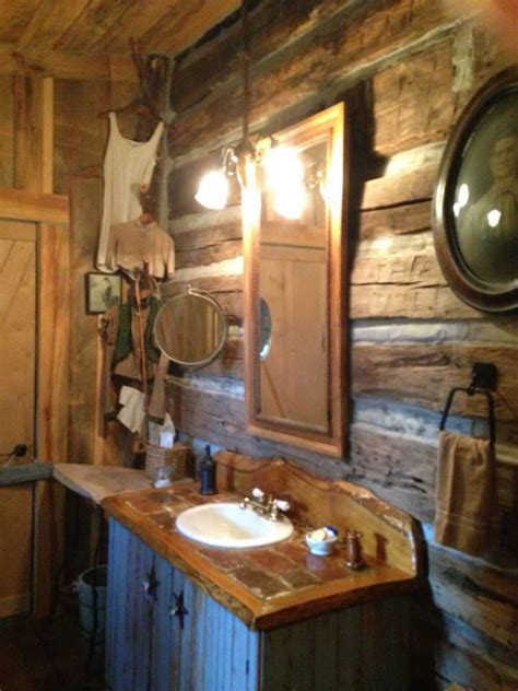 Every residential log cabins needs a functional, beautiful and tidy bathoom. Bathroom | Log cabin bathrooms, Cabin bathrooms, Round ...