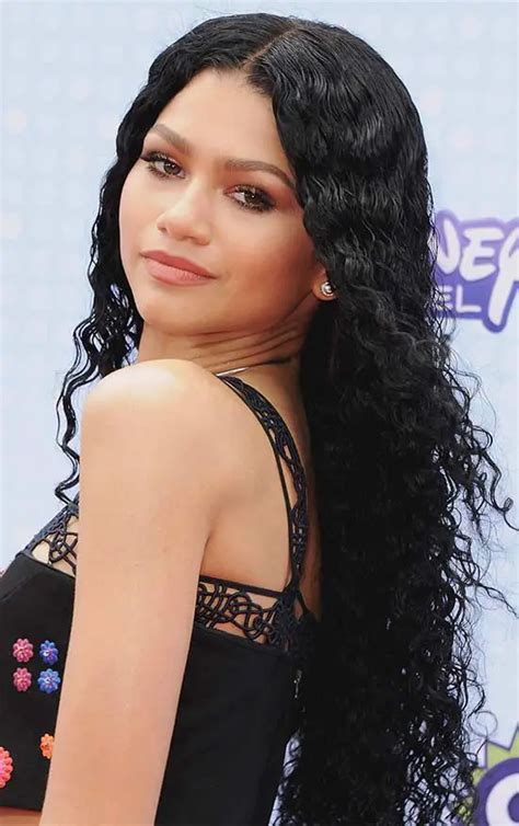 27 Amazing Hairstyles For Long Curly Hair