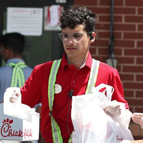 Discovernet Weird Rules That Chick Fil A Workers Have To Follow