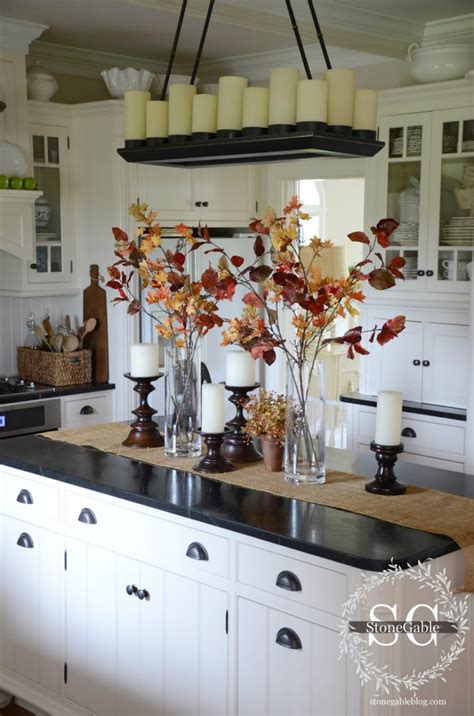 Filling up the empty wall with wall decor items, small kitchenware, appliances or other stuff is a good choice. Kitchen Fall Decor Ideas That Are Simply Beautiful