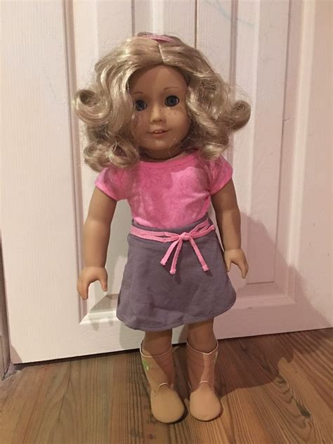 truly me doll 56 has short curly blonde hair blue eyes and freckles