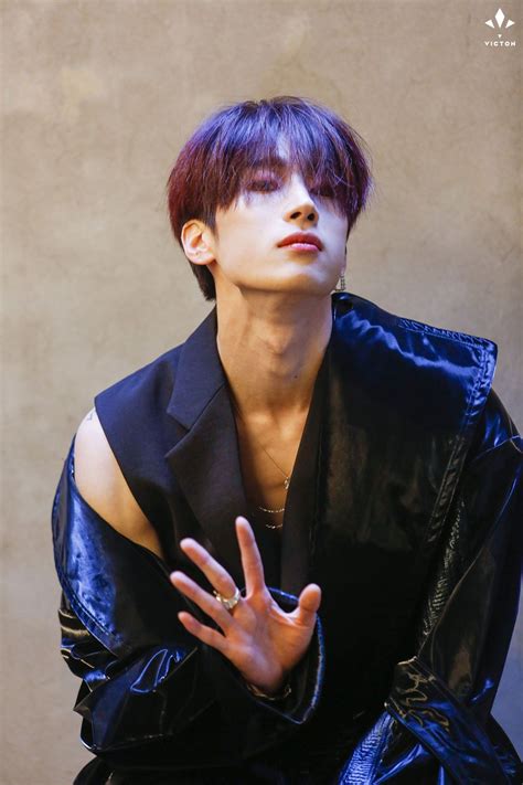 Lt → korean, english → seungwoo (12 songs translated 30 times to 6 languages). #VICTON #SEUNGWOO | Victon, Victon kpop, Boy idols