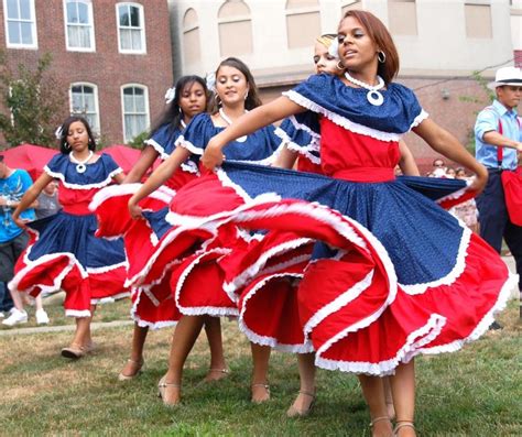 Dominican Republic 🇩🇴 Dancers Traditional Dresses Traditional