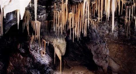 Treak Cliff Cavern The Stunning Home Of Blue John Stone