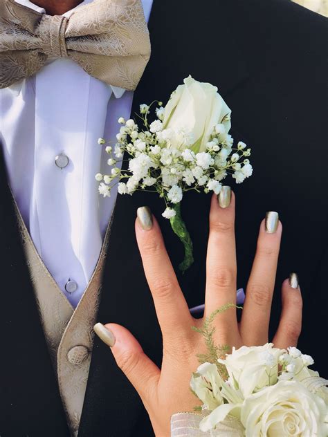 Make Your Wedding Extra Special With Beautiful Corsages And