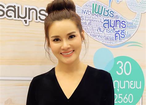 หญิง รฐา เปิดใจครั้งแรกหลังแฟนหนุ่ม ตุลย์ ตุลยเทพ ขอแต่งงาน พร้อมเผยความรู้สึก จีนี่จ๋า original หลัง จีนี่จ๋า 2021 เจอดรามาเปรียบ. หญิง รฐา เปิดใจ ยอมลดเซ็กซี่เพื่อ ตุลย์ ตุลยเทพ เรียกแฟน ...
