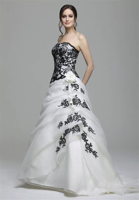 Свадебное белое платье с черным кружевом (65 фото)