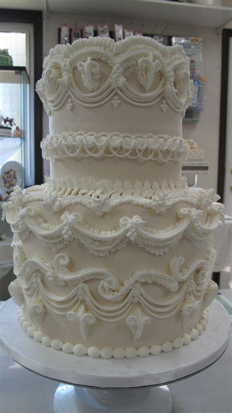 Sugar cookies, elegant wedding cakes, and special occasion candies can all be beautifully decorated with this icing. 1705 best Cake Decorating-Royal Icing; Lambeth Method ...