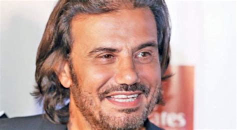 تابعوا التفاصيل في النشرة المسائية. مطالبات بطرد سمير صفير بعد تلقيه لقاح كورونا في السعودية