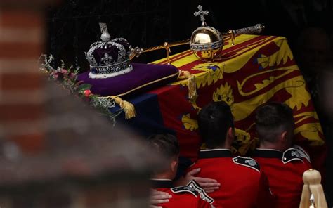 Queen Elizabeth Ii S Coffin Lowered Into Vault Ahead Of Private Burial Rnz News